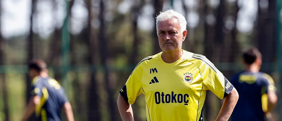 Ve Jose Mourinho'nun yeni adresi belli oldu: Uçaktan iner inmez yoğun ilgi gördü - 3