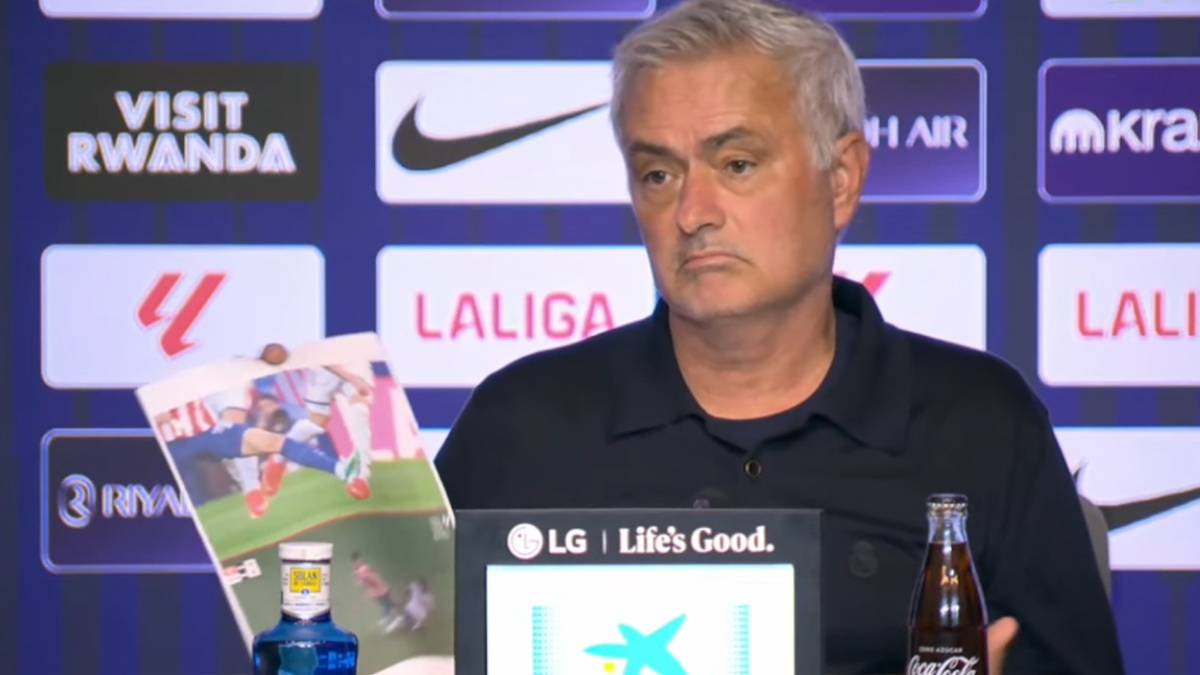Mourinho, hakemi fotoğraflarla suçladı