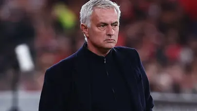 Jose Mourinho'dan aylardır maça çıkmayan Rafa Silva için beklenmedik karar Jose Mourinho'dan aylardır maça çıkmayan Rafa Silva için beklenmedik karar