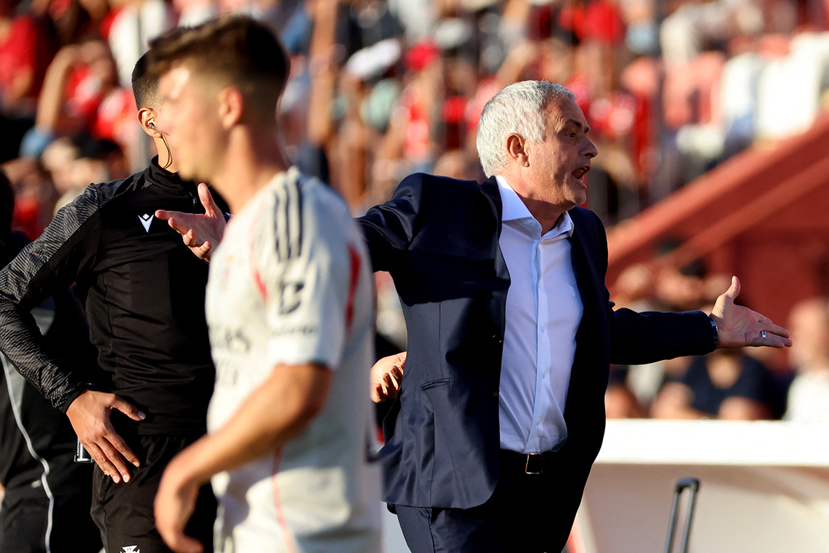 Mourinho'dan İlk Maçta Şov! 'Kale de Bende Artık!' Demiş Olmalı...