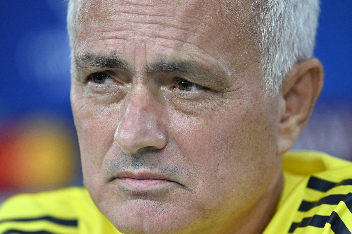 Mourinho'ya 'Haksız Yere Çok İyi Olma' Suçlaması: Fener UEFA'ya, Mourinho da uzaya mı?