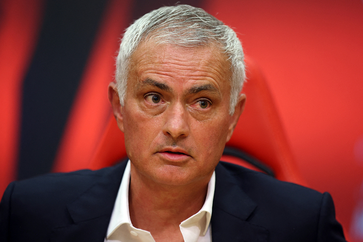 Mourinho Benfica'ya 'Geri Dönüş' Biletiyle İmza Attı: Maaş Az, Çıkış Kapısı Açık!