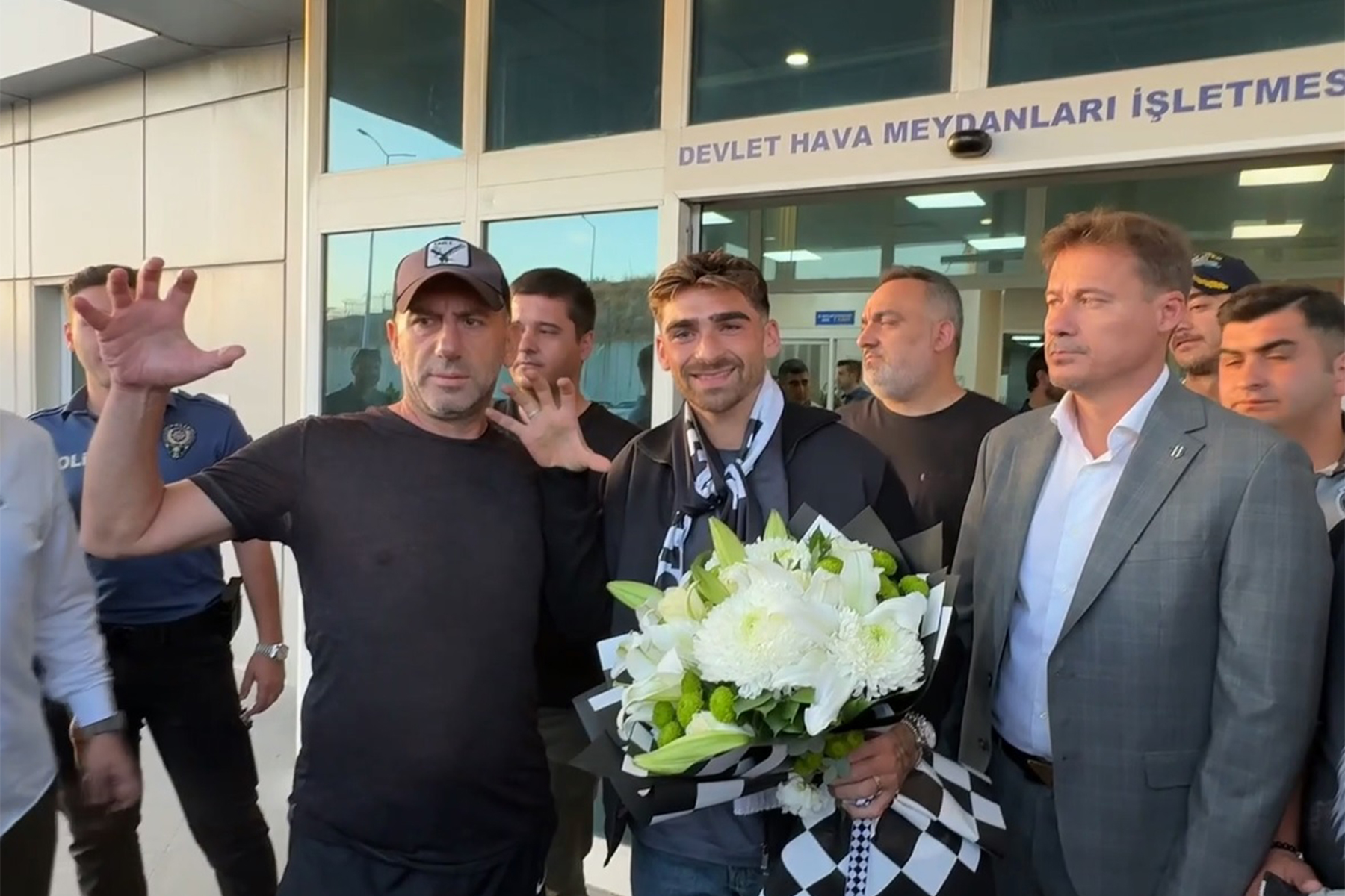 Sabaha Karşı İstanbul'a İnen Jota Silva: 'Gurur Duyuyorum!' (Ee Başka Ne Diyecekti ki?)