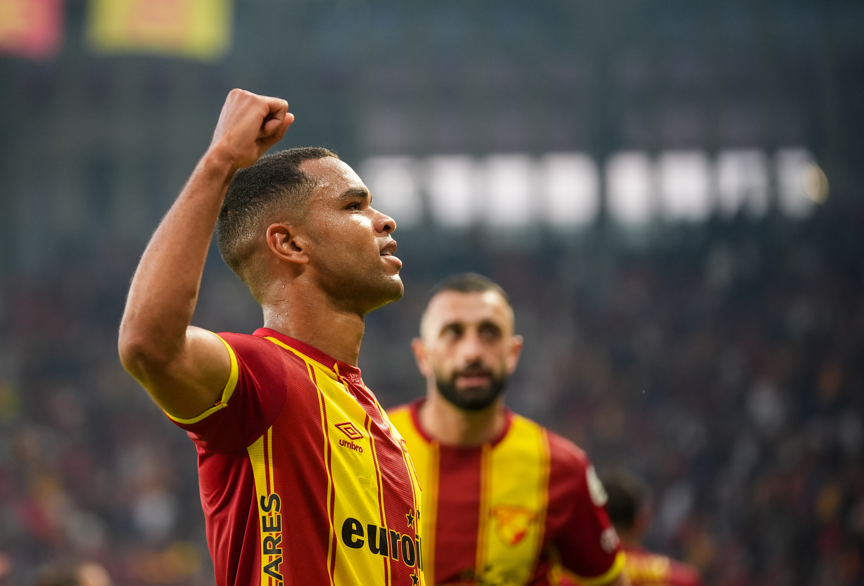 Volkan Demirel'e Hoş Geldin Partisi: Göztepe'den Acı Bir Başlangıç Hediyesi!