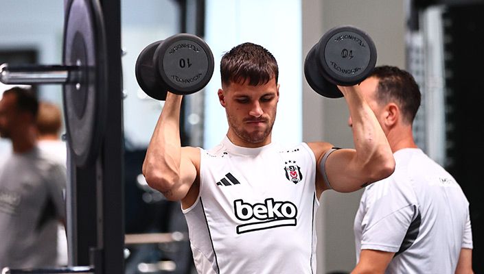 Yeni transferin olay hareketi sonrası Beşiktaş'tan 3 kelimelik paylaşım: Daha 15 dakika olmadan 10 bini geçti