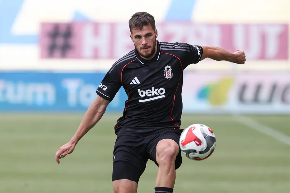 Beşiktaş'ta Mert Günok sonrası bir ayrılık iddiası daha - 3 Beşiktaş'ta Mert Günok sonrası bir ayrılık iddiası daha - 3