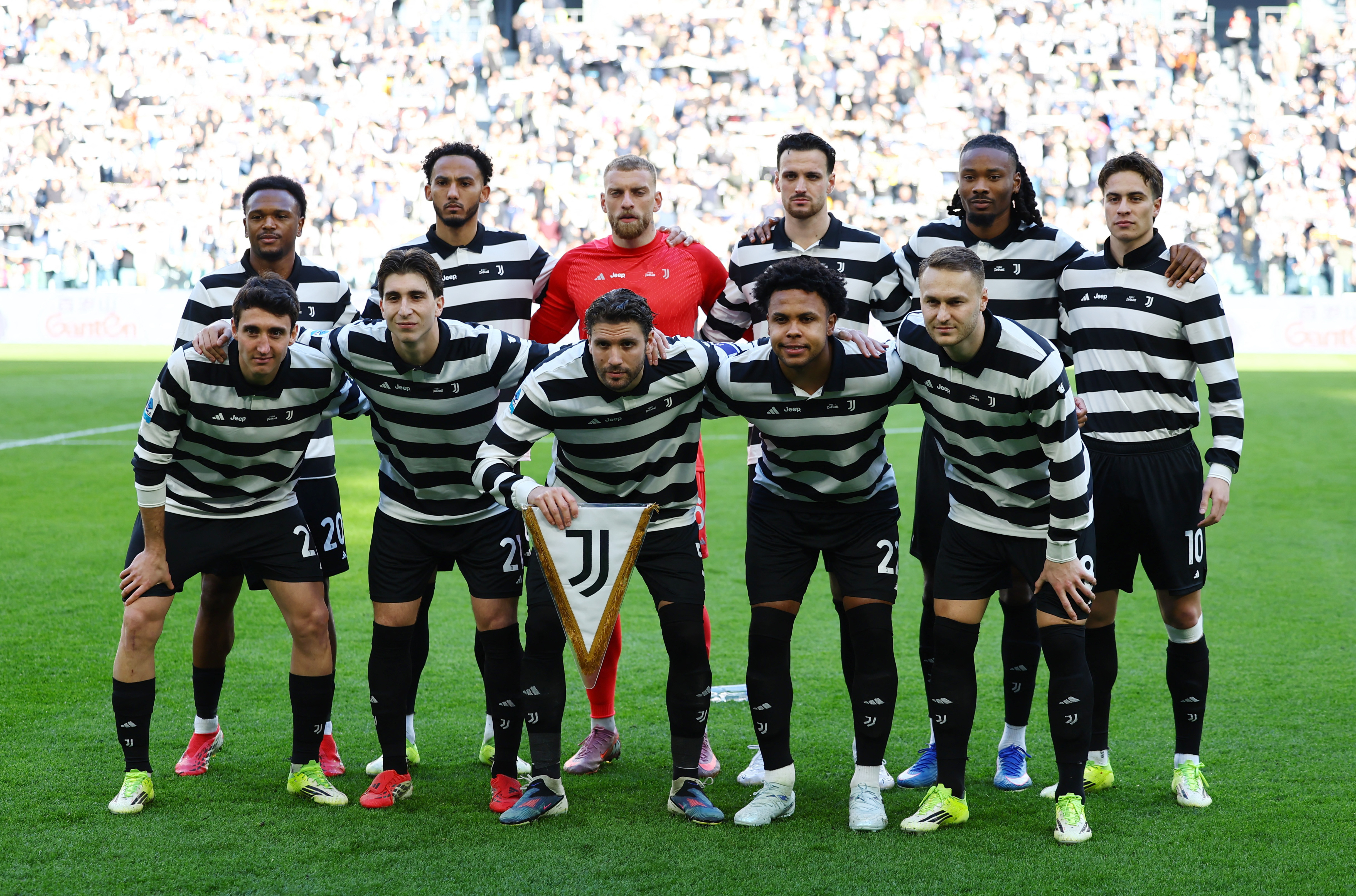 Juventus'a Como Şoku: Daha Çaylar Gelmeden Golü Yedik!