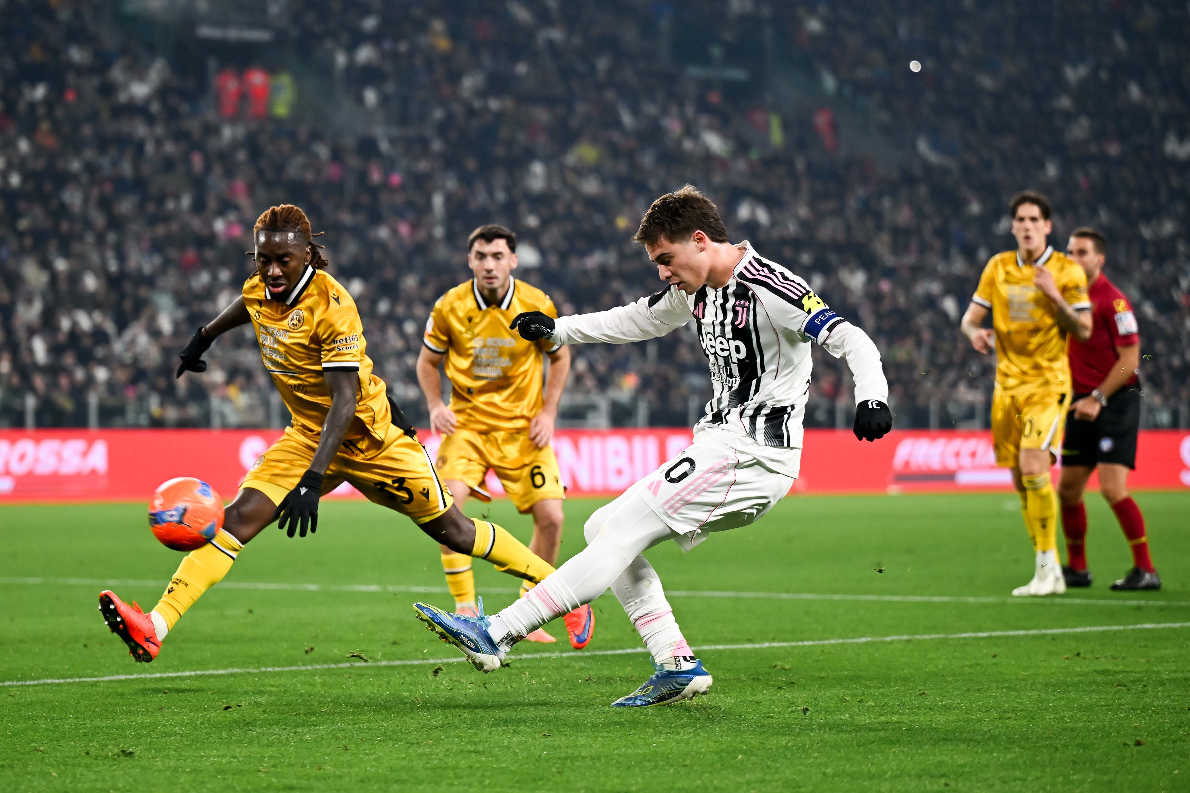 Juventus 2 golle çeyrek finalde
