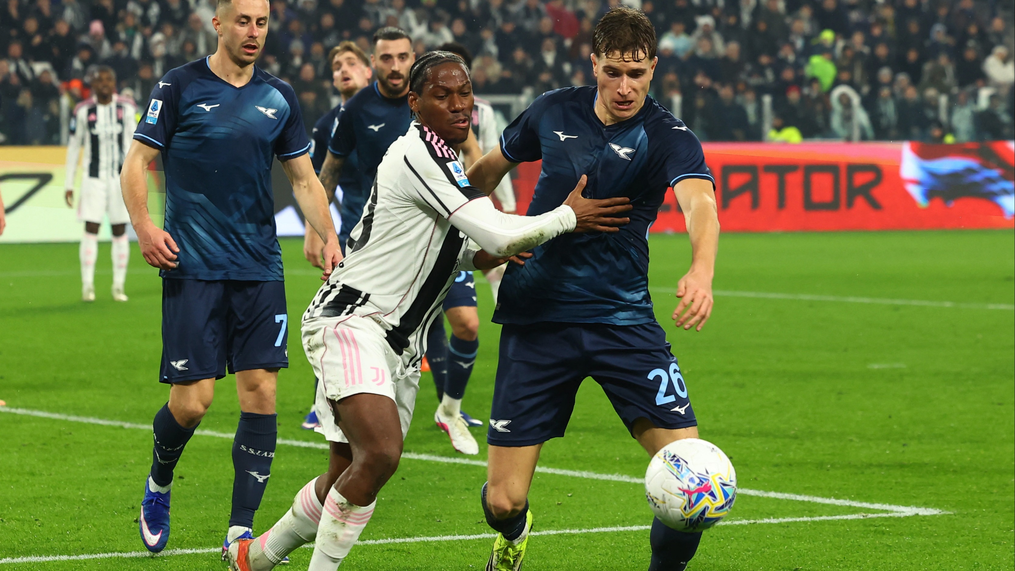 Juventus, 90+7'de puanı kurtardı