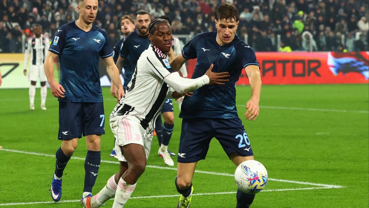 Juventus, 90+7'de puanı kurtardı