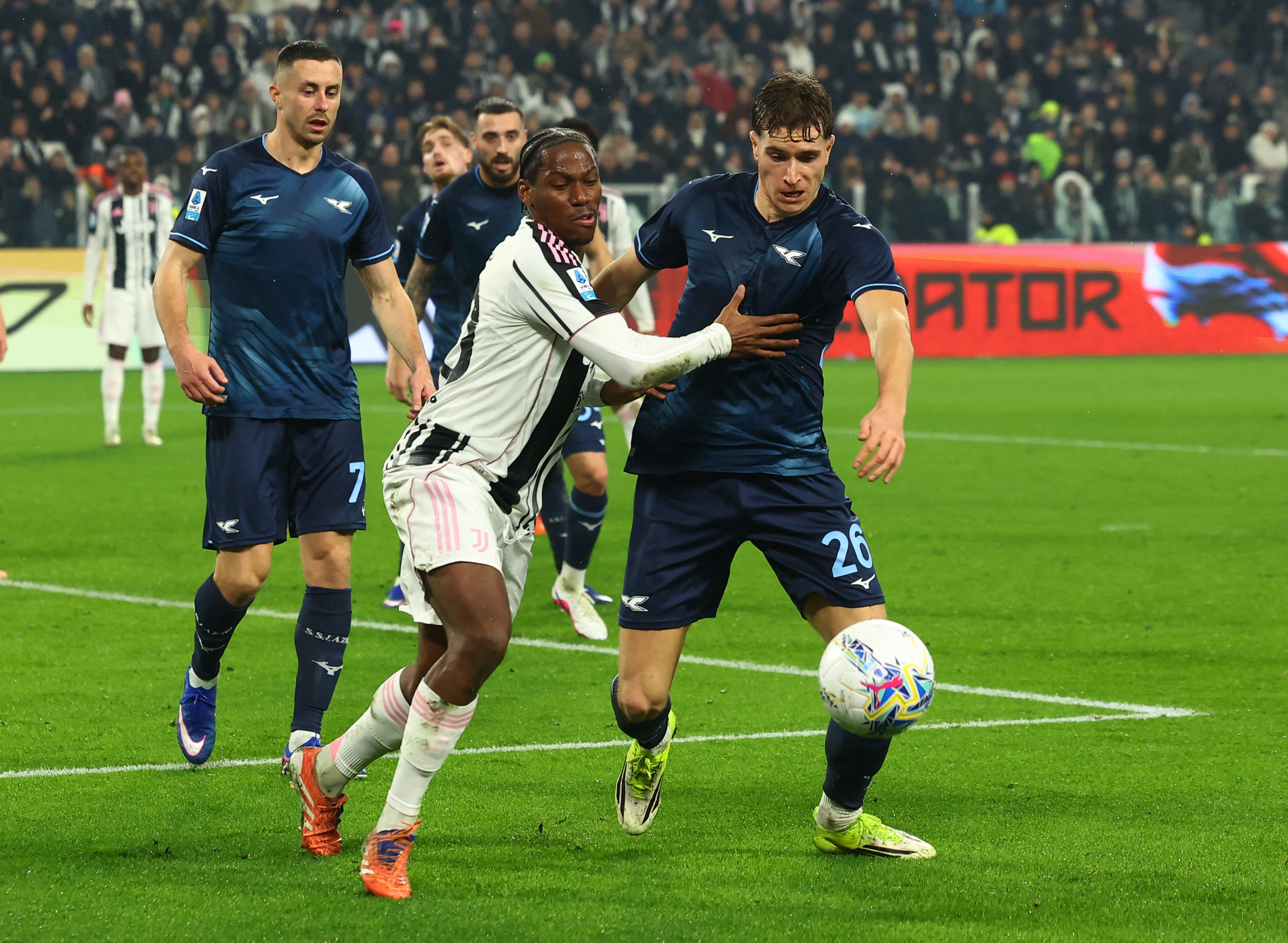 Juventus, 90+7'de puanı kurtardı