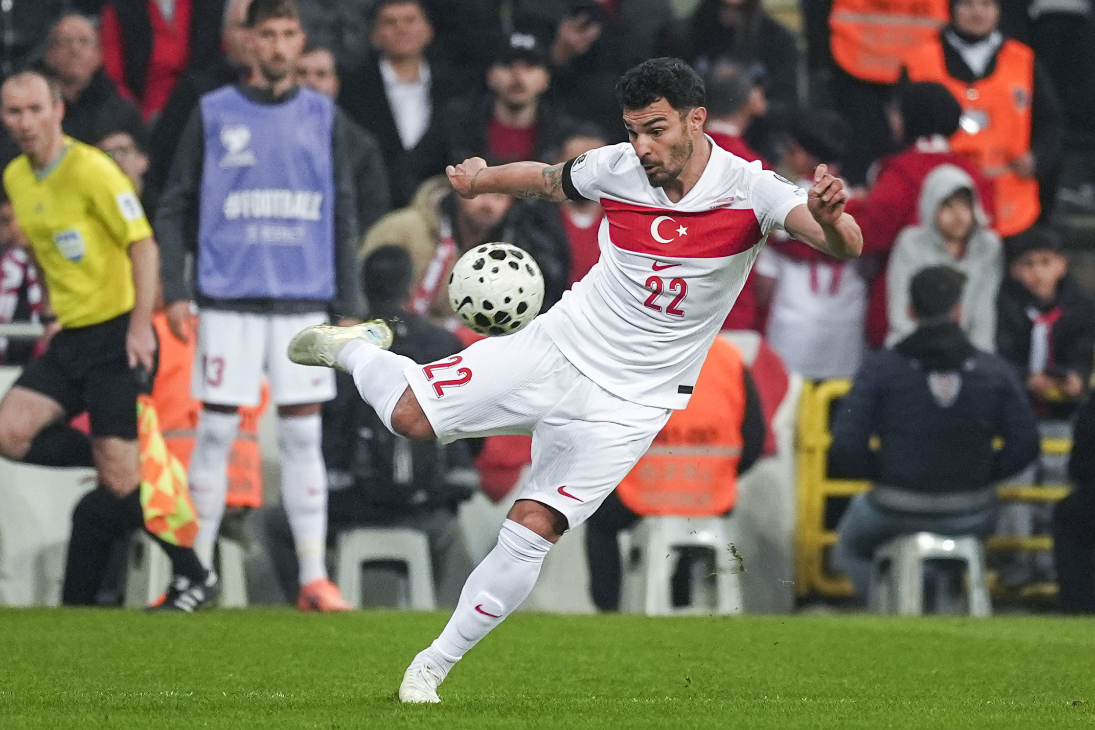 Kaan Ayhan'ın talihsiz sakatlığı: Koridoru tekmeledi