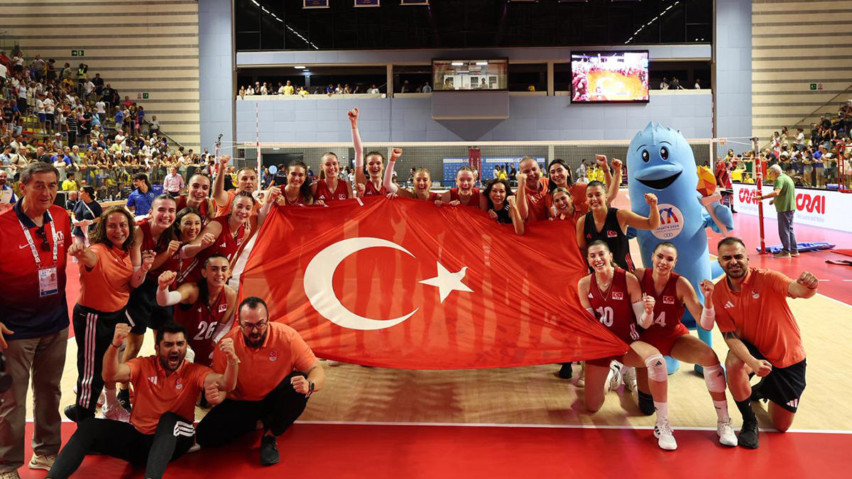 Kadın Milli Voleybol Takımı set vermeden şampiyon! Akdeniz Oyunları'nda altın madalya
