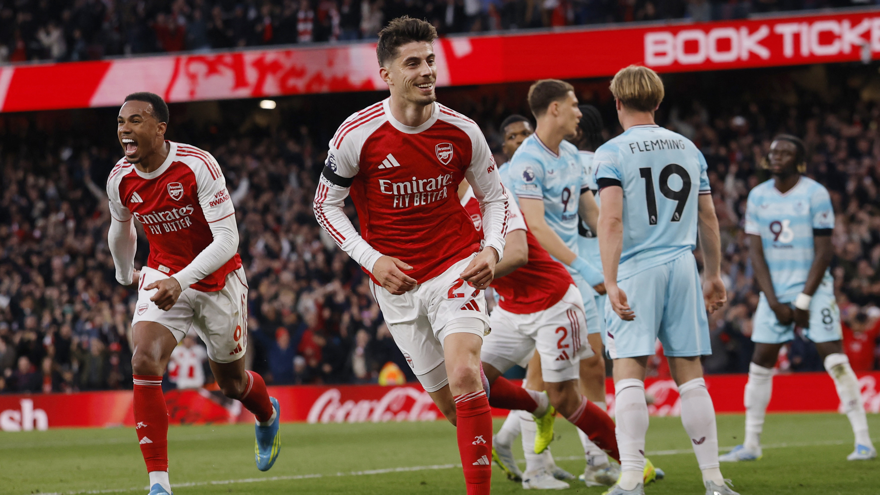 Arsenal, Burnley engelini de aştı: Şampiyonluk çok ama çok yakın