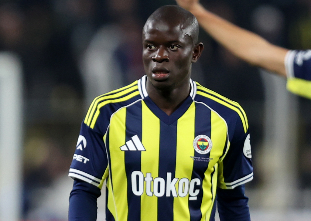 Süper Lig'deki Gençlerbirliği maçında 62 dakika süre bulan Kante, Trabzonspor deplasmanında ise 72 dakika sahada kaldı. Avrupa Ligi'ndeki Nottingham Forest maçında da ilk 11'de yer alan deneyimli orta saha, 76. dakikada yerini Fred'e bırakmıştı.