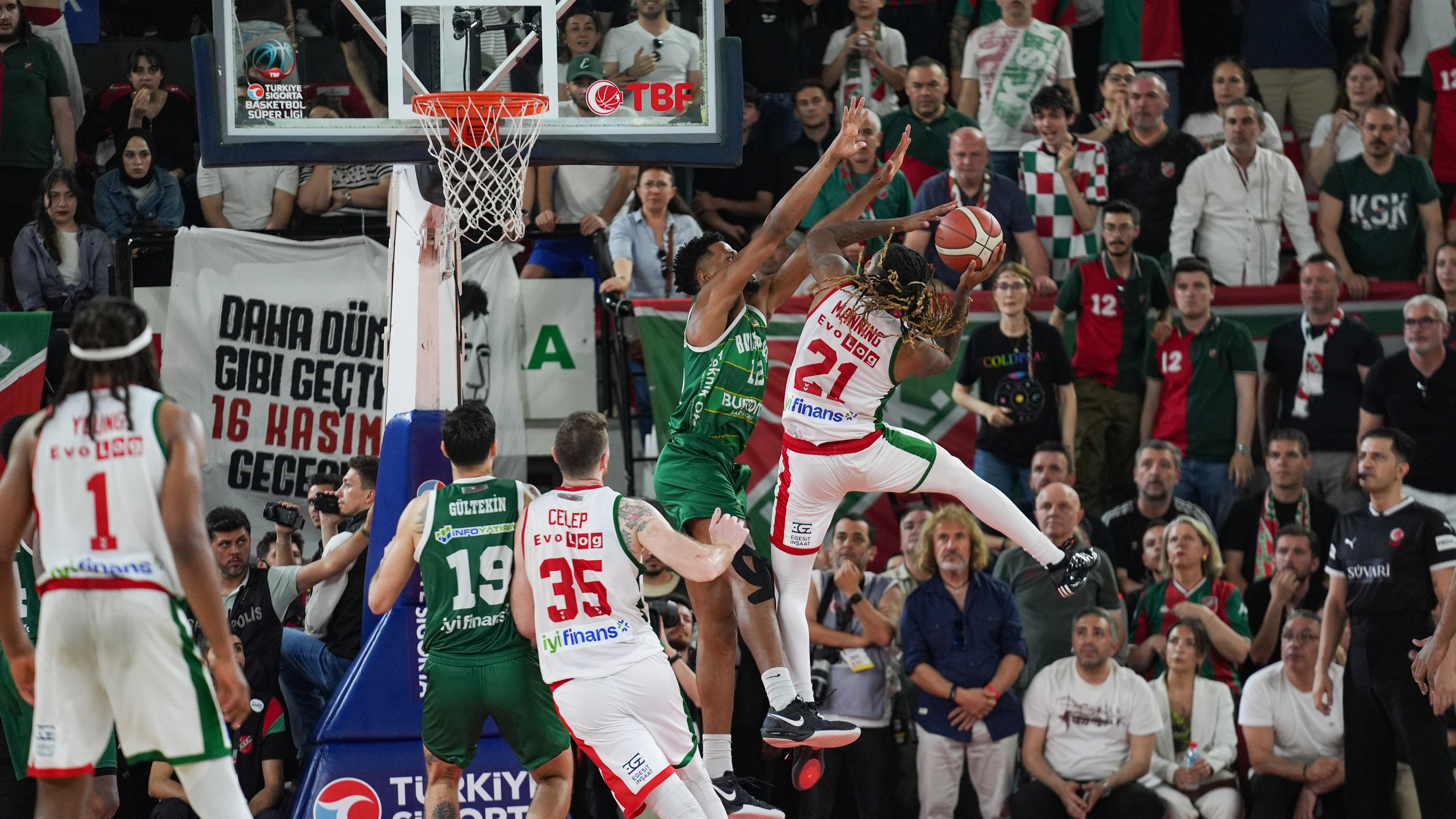 Son saniyede gelen mucize: Karşıyaka, Basketbol Süper Ligi'ne tutundu