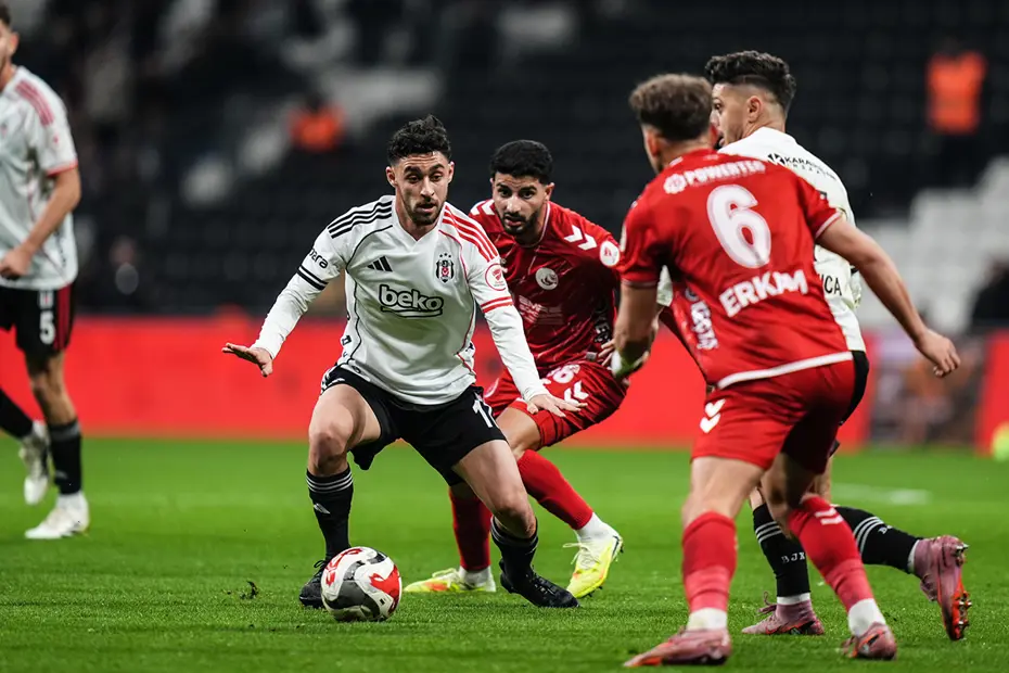 Yayına yansıyan görüntü olay oldu! Kartal Kayra Yılmaz özür dilemek zorunda kaldı - 2