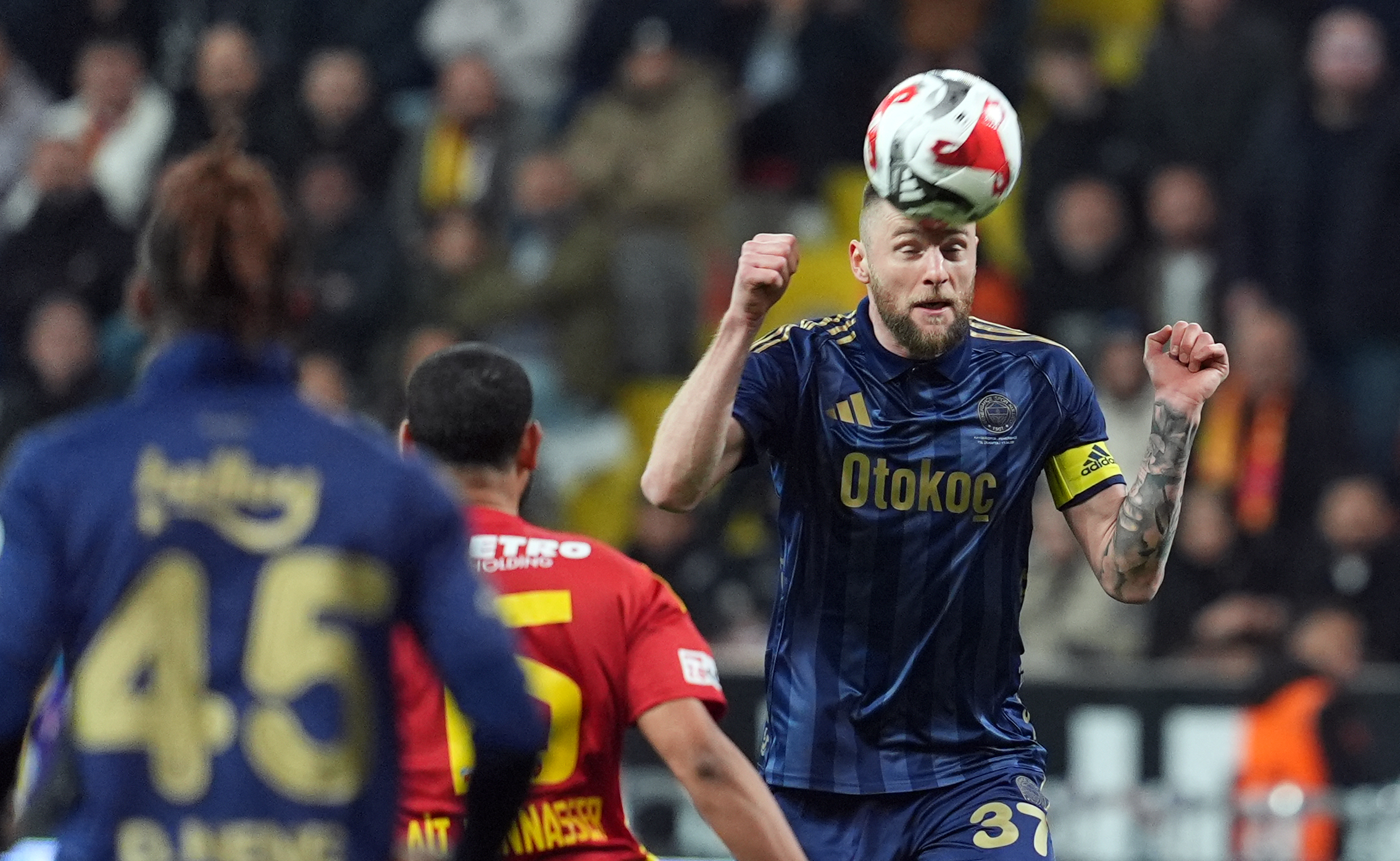 Fenerbahçe'de Skriniar maça devam edemedi