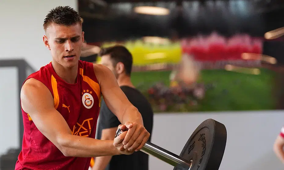 Galatasaray'da veda zamanı geldi: Forma şansı bulamadı, transfer kapısı açıldı - 3 Galatasaray'da veda zamanı geldi: Forma şansı bulamadı, transfer kapısı açıldı - 3