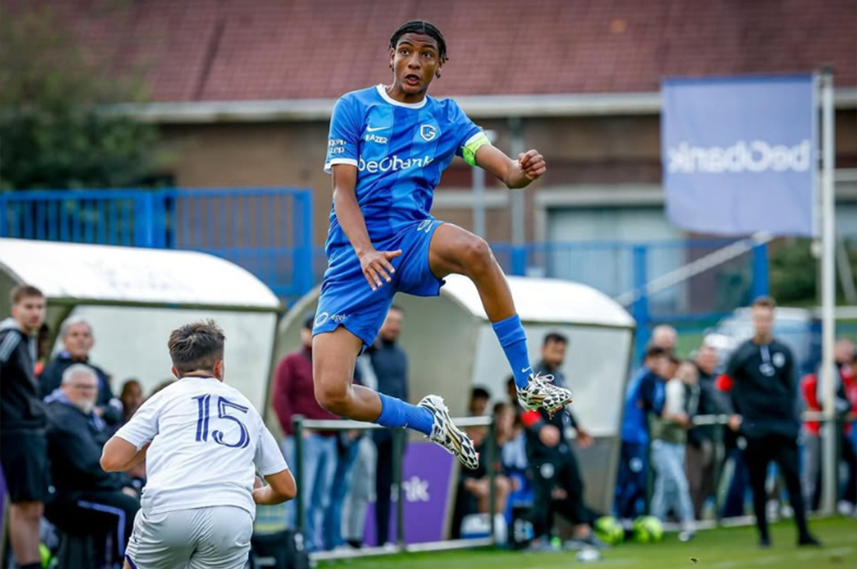 Scouting ekibinin olumlu rapor verdiği Kenan'ın, fiziksel kapasitesi, oyun disiplini ve gelişim potansiyeliyle sarı lacivertli teknik heyetin de dikkatini çektiği ifade edildi. Oyunun iki yönünü de oynayabilen genç oyuncunun, savunma ile hücum arasındaki bağlantıyı kurabilen, geçiş oyununa yatkın ve top kazanma oranı yüksek bir profil çizdiği belirtildi.