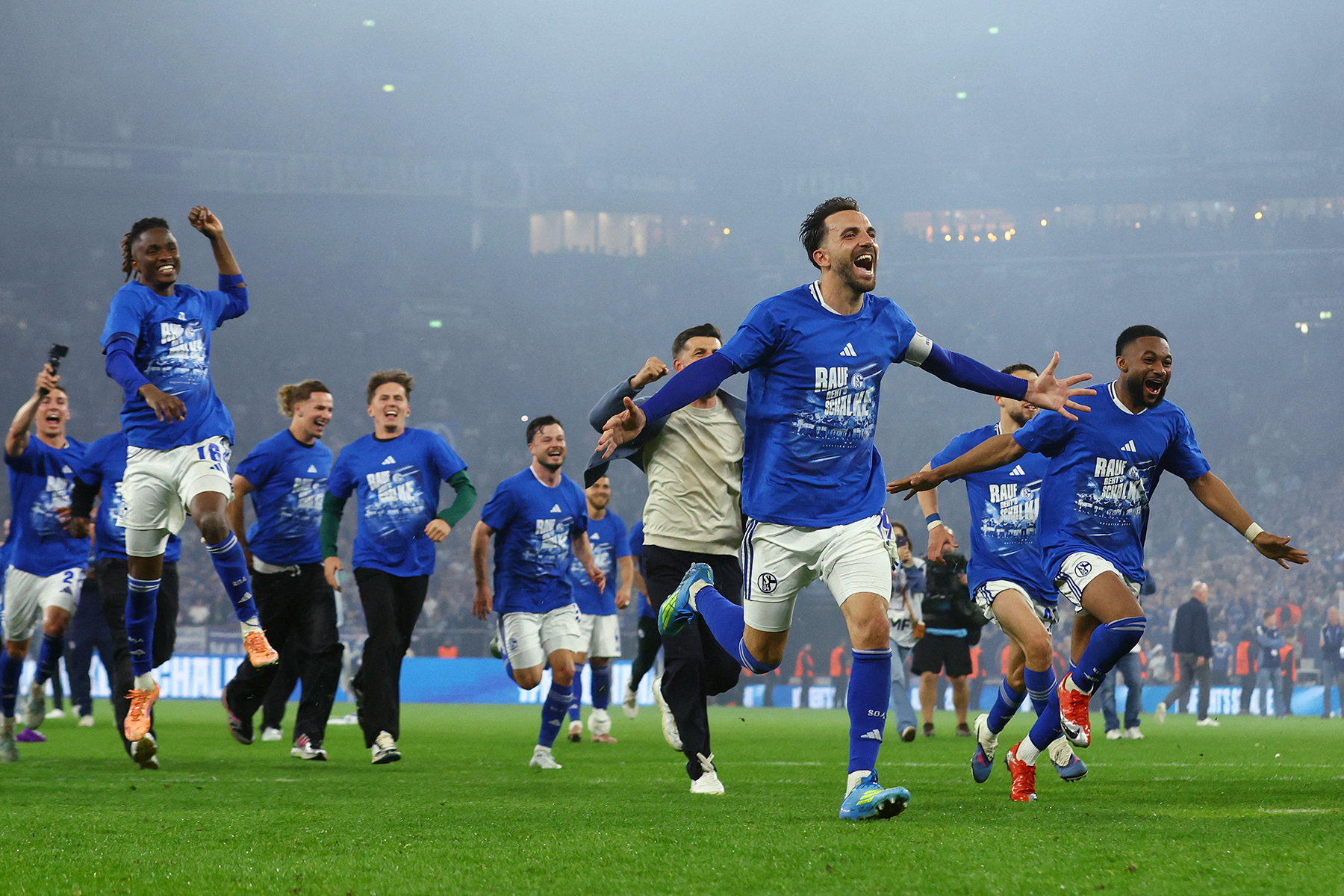 Kenan Karaman'ın golü galibiyeti getirdi! Schalke, Bundesliga'ya geri döndü
