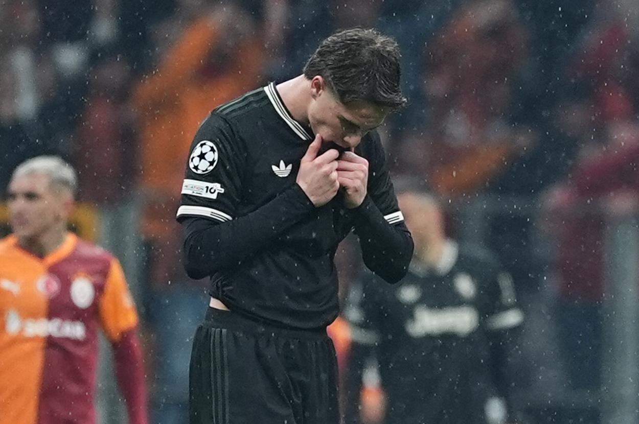 5-2'nin faturasını Kenan Yıldız'a kestiler! Milli futbolcuyu derinden etkileyen o pozisyon