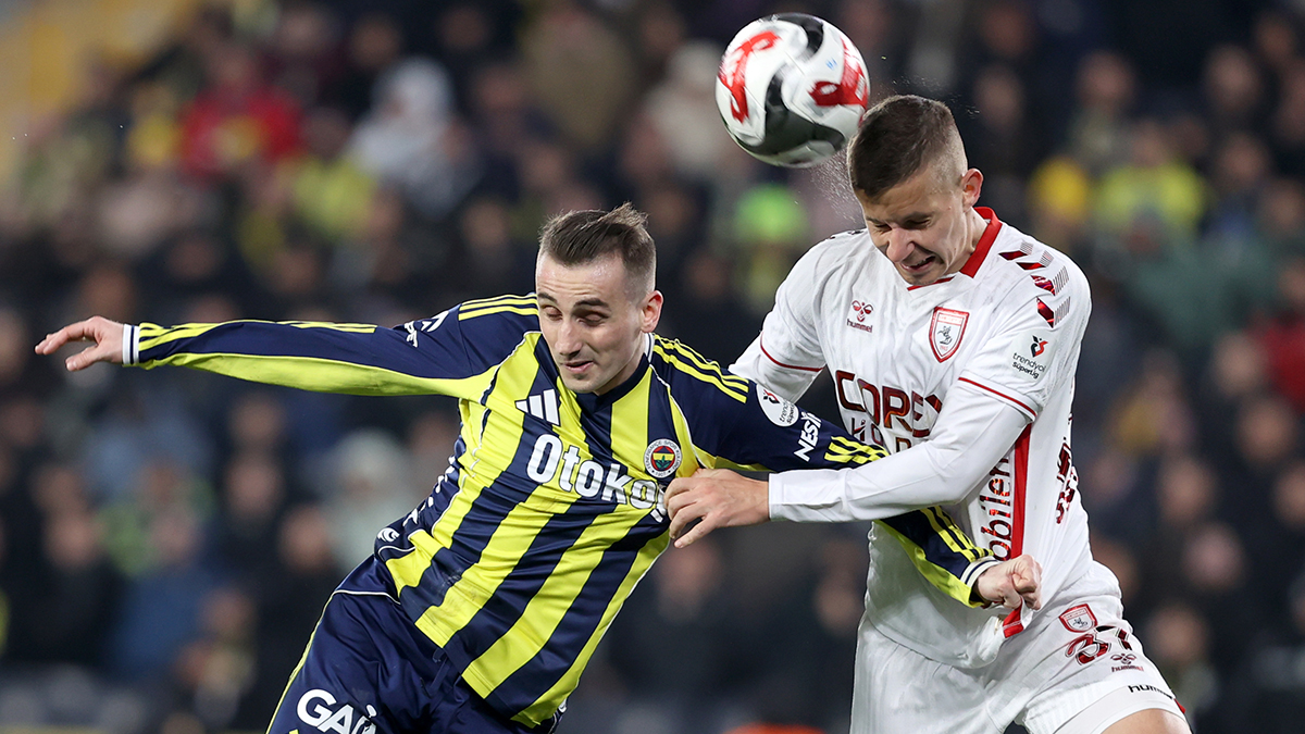 15' Kerem Aktürkoğlu'nun faul beklediği pozisyonda devam kararı doğru mu? Bahattin Duran: Topsuz alanda net çekme. Bu pozisyon golle sonuçlandı ama golden sonra Samsunsporlu oyuncu Makoumbou sarı kart görmeliydi. Deniz Çoban: Net sarı kart, tartışması yok. Bülent Yıldırım: Çok net sarı kart. Top yok, top için mücadele yok, futbol adına eşit ve adil bir mücadele mi yok. Niye yapıyor? Gol şansı olacağını bildiği için taktik faul yaptı.