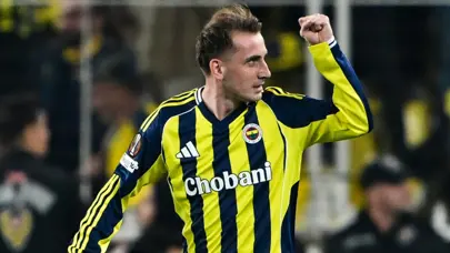 Canlı yayında yaşandı: İdmanda Tedesco'nun Kerem Aktürkoğlu'na yaptığı hareket konuşuluyor