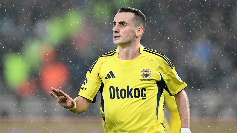 Trio'dan olay yorum! Kırmızı kart atlandı, goller öncesi el ve faul var mı? (Trabzonspor-Fenerbahçe) - 3 Trio'dan olay yorum! Kırmızı kart atlandı, goller öncesi el ve faul var mı? (Trabzonspor-Fenerbahçe) - 3