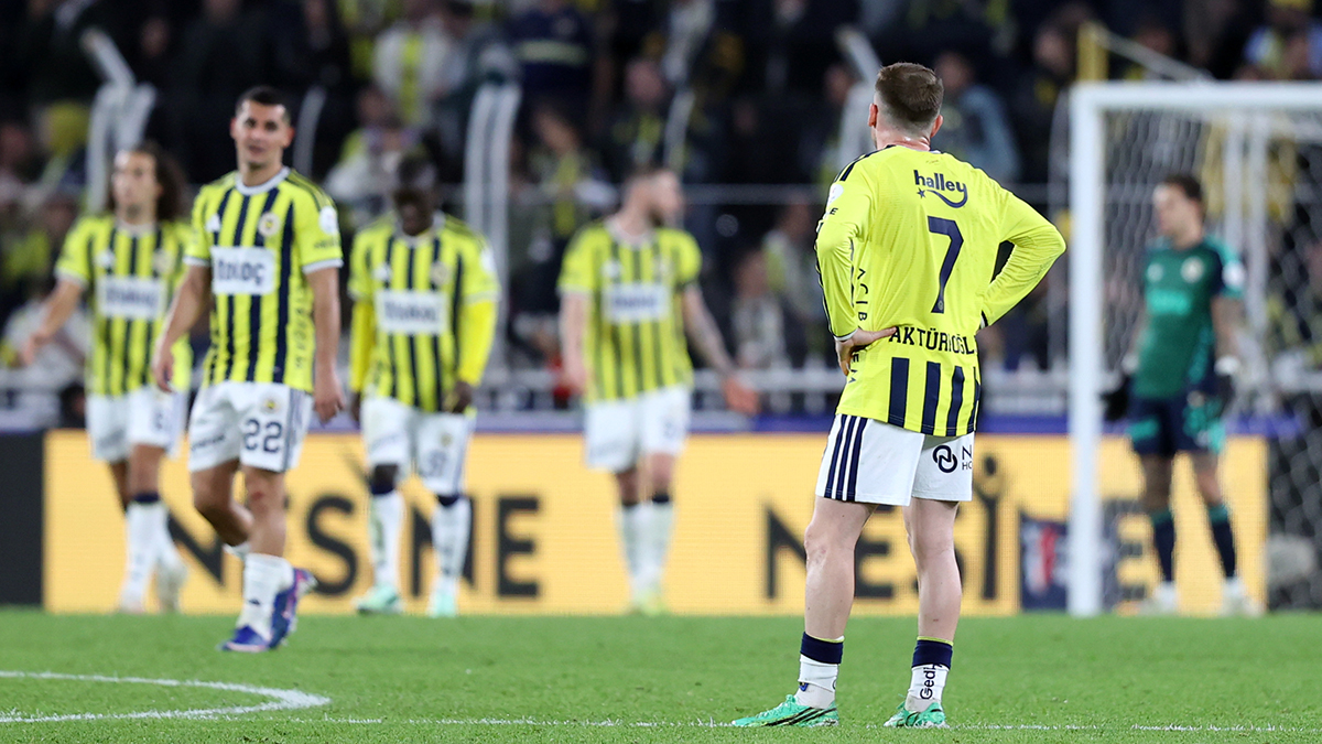 Kadıköy'de isyan var! Fenerbahçe tribünlerinde