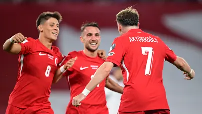 "Maçı kopartan kahraman" | Spor yazarları A Milli Takım için ne dedi?