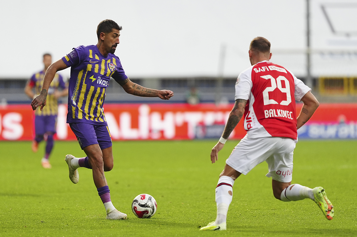 Eyüpspor 90'da yıkıldı, Karagümrük 1 puanı son dakikada kaptı