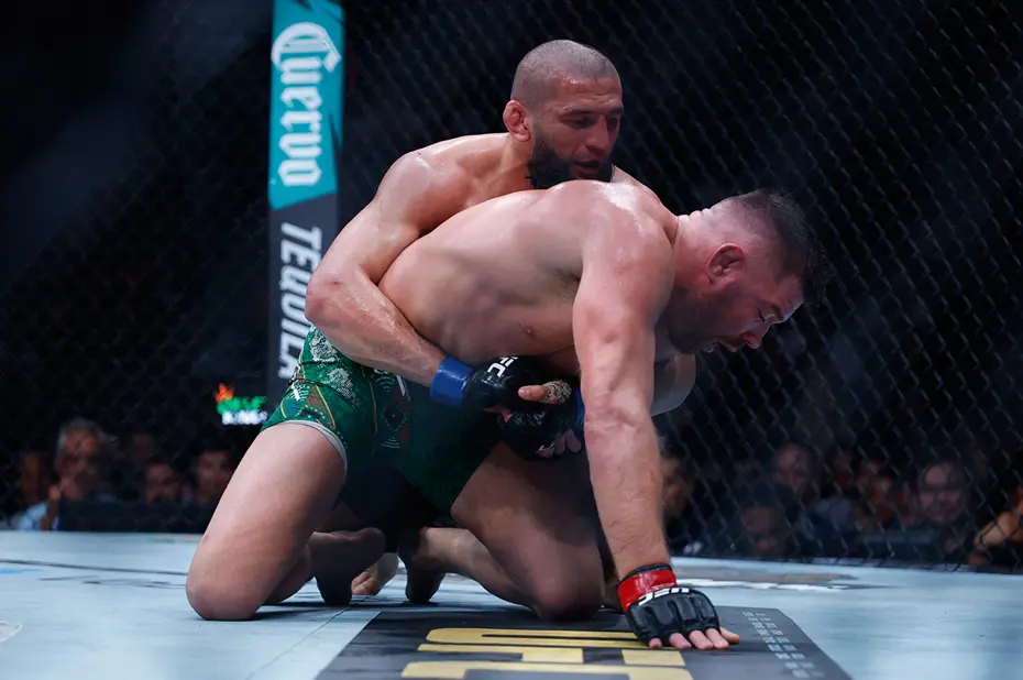 UFC'de orta sıkletin yeni kralı Khamzat Chimaev: Dricus Du Plessis'e kafesi dar etti - 17