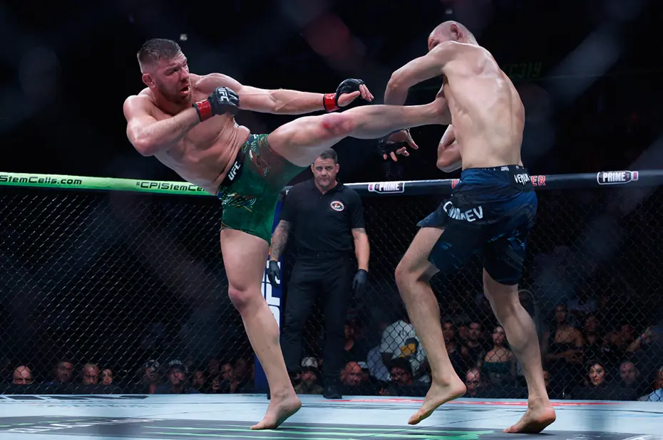 UFC'de orta sıkletin yeni kralı Khamzat Chimaev: Dricus Du Plessis'e kafesi dar etti - 16
