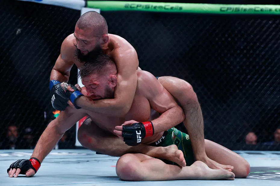 UFC'de orta sıkletin yeni kralı Khamzat Chimaev: Dricus Du Plessis'e kafesi dar etti - 15
