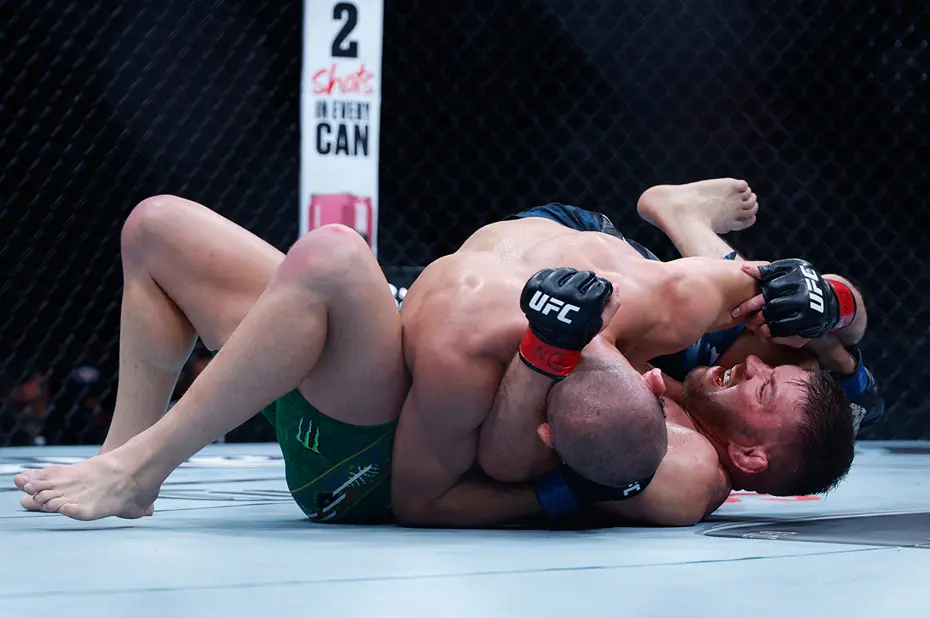 UFC'de orta sıkletin yeni kralı Khamzat Chimaev: Dricus Du Plessis'e kafesi dar etti - 14