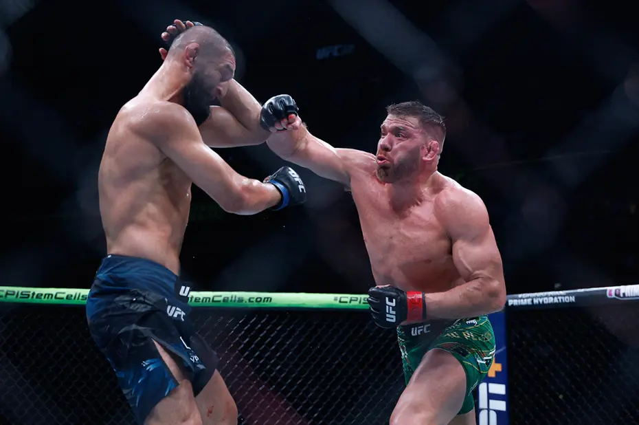 UFC'de orta sıkletin yeni kralı Khamzat Chimaev: Dricus Du Plessis'e kafesi dar etti - 13
