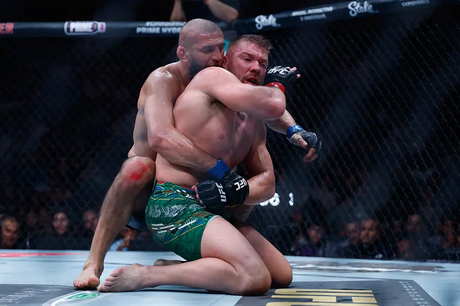 UFC'de orta sıkletin yeni kralı Khamzat Chimaev: Dricus Du Plessis'e kafesi dar etti - 12