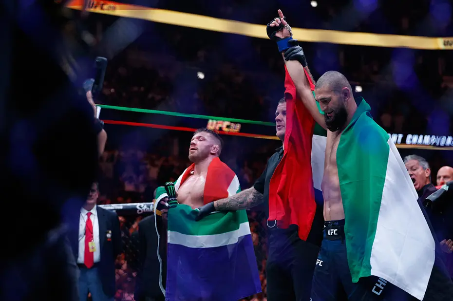 UFC'de orta sıkletin yeni kralı Khamzat Chimaev: Dricus Du Plessis'e kafesi dar etti - 11