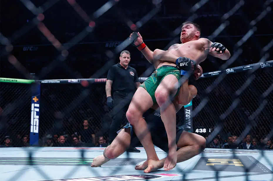 UFC'de orta sıkletin yeni kralı Khamzat Chimaev: Dricus Du Plessis'e kafesi dar etti - 6