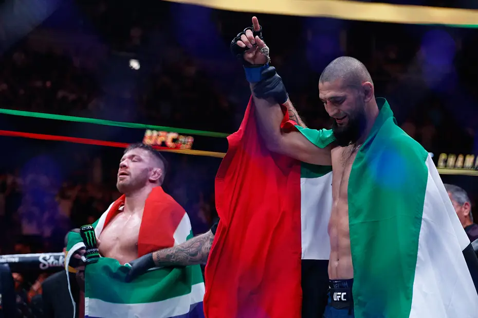 UFC'de orta sıkletin yeni kralı Khamzat Chimaev: Dricus Du Plessis'e kafesi dar etti - 3
