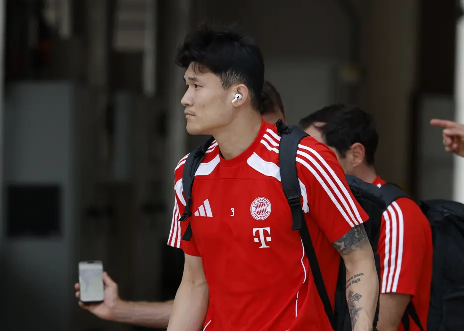 Bayern Münih'ten Sacha Boey'un geleceğiyle ilgili soruya çarpıcı yanıt - 3