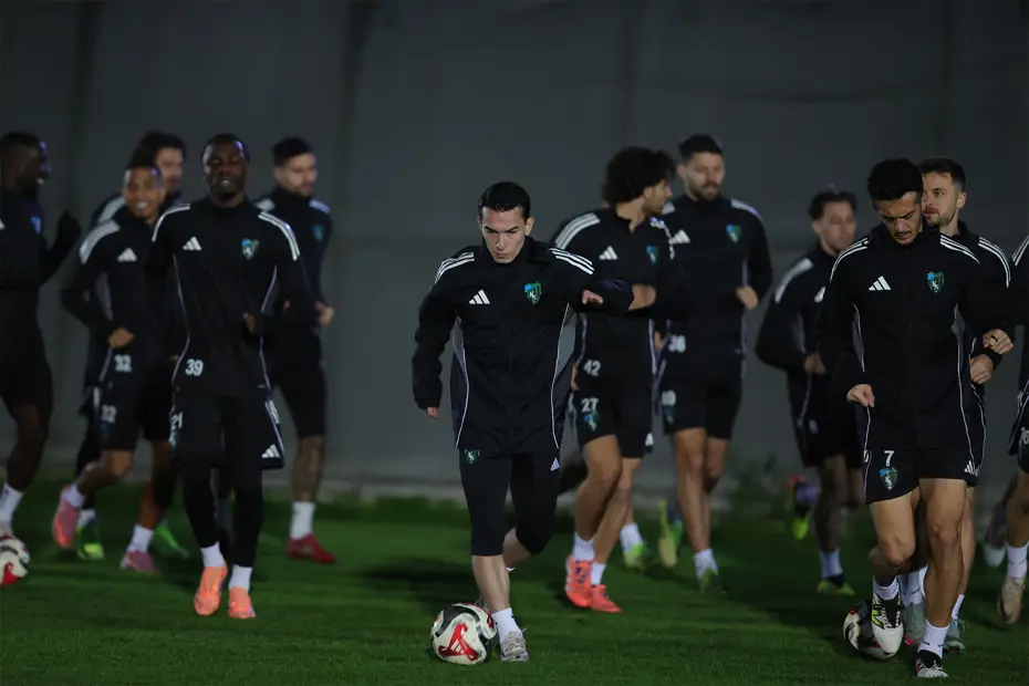 Kocaelispor'un Evindeki Etkileyici Performansı: Sezonun İlk Yarısı 1 Kocaelispor'dan sezonun ilk yarısında evinde dikkat çeken performans
