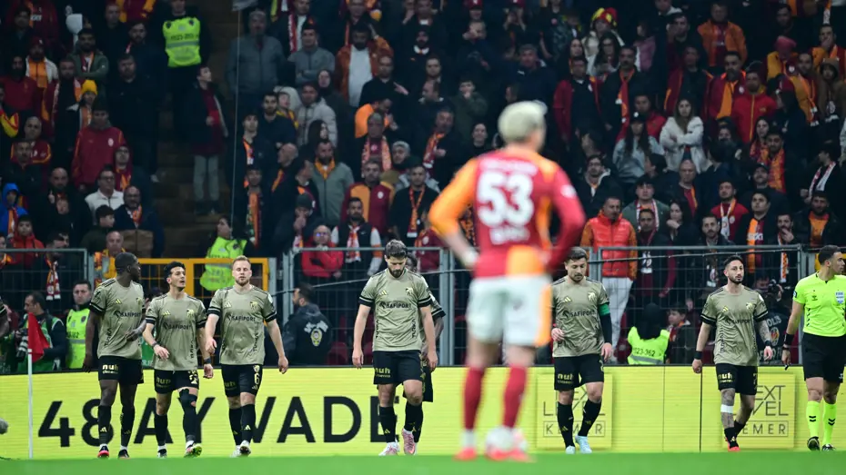 Galatasaray'ın maçı biter bitmez Fenerbahçe ve Trabzonspor'dan paylaşım geldi - 2 Galatasaray'ın maçı biter bitmez Fenerbahçe ve Trabzonspor'dan paylaşım geldi - 2