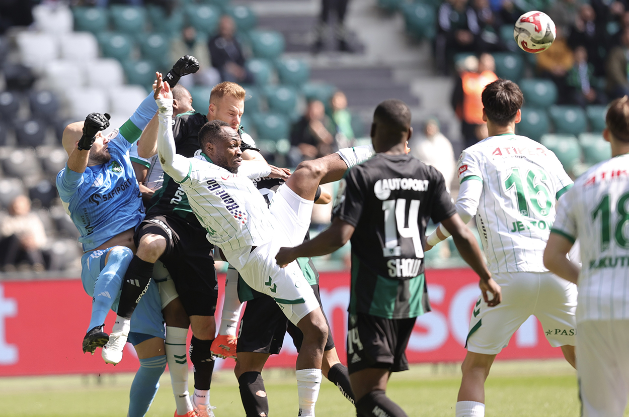 Süper Lig'deki olaylı maçta Konyaspor'dan 90+4'te geri dönüş