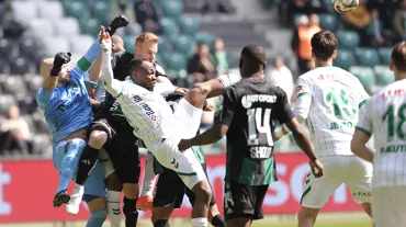 Süper Lig'deki olaylı maçta Konyaspor'dan 90+4'te geri dönüş