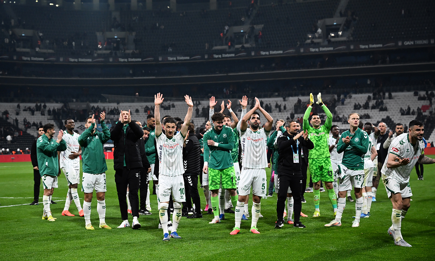 Konyaspor, Ziraat Türkiye Kupası finali için Antalya'ya dualarla uğurlandı