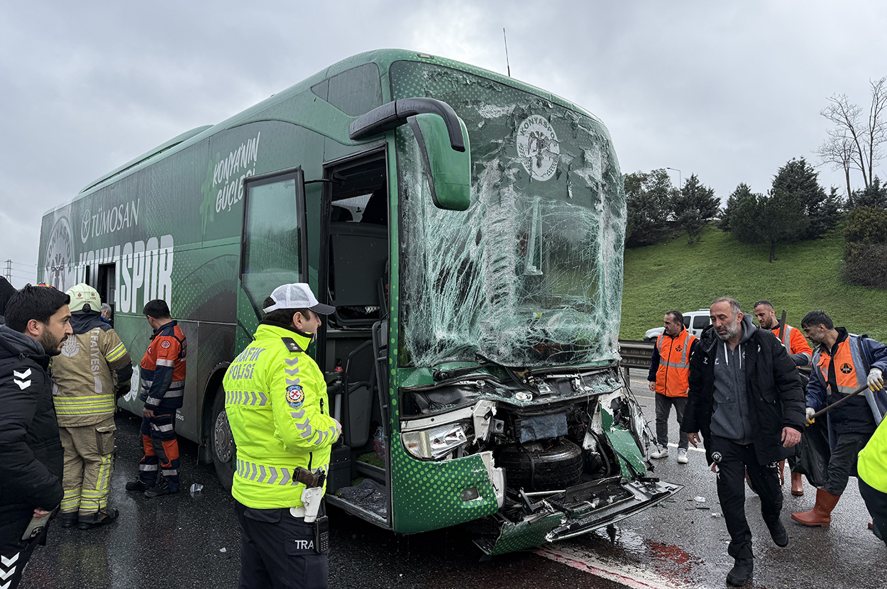 Konyaspor U19 Takımı, İstanbul'da kaza yaptı: 3 yaralı