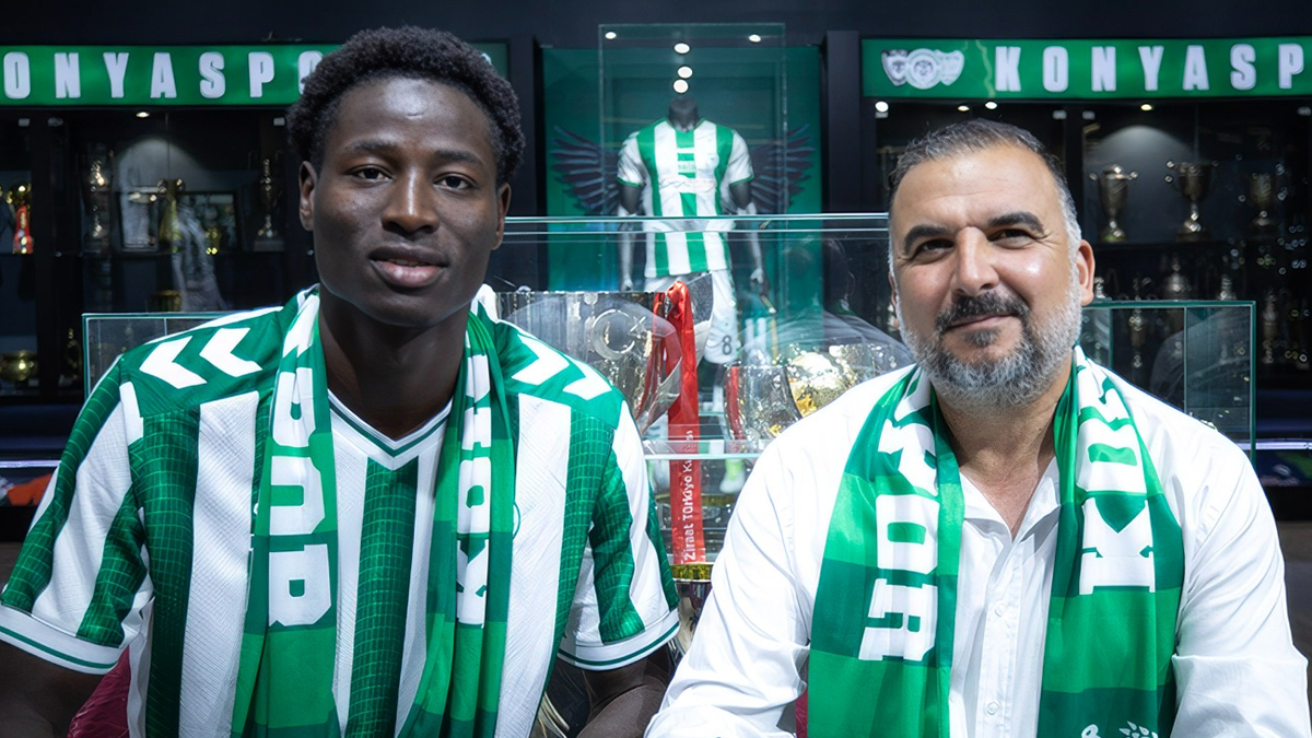 Konyaspor'dan 'Biz Kimseyi Salmayız' Harekatı: Dört Oyuncuya Beşer Yıllık Tapu!