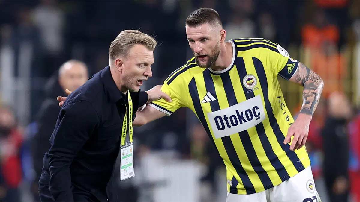 Dirk Kuyt, Oppong'u neden oyundan çıkardığını ve 83'e kadar neden tek değişiklik yaptığını açıkladı